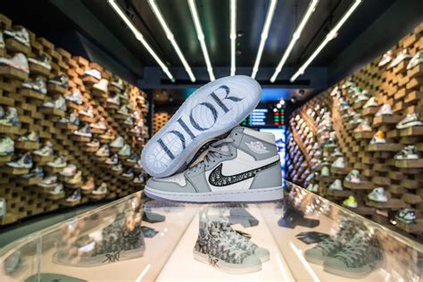 sneaker shops dubai